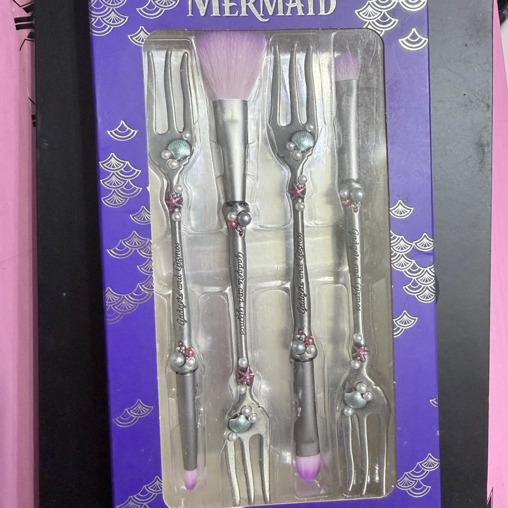 Glam Mermaid Makeup Brush Set - Silver and Purple